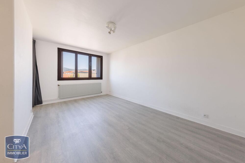 À LOUER Appartement T2 situé au dernier étage d'un immeu....