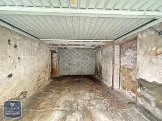  Parking / Garage à louer 