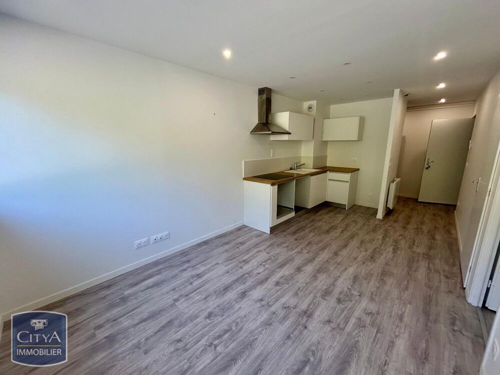 THIERS - T2 RENOVE - RESIDENCE SECURISEE AVEC ASCENCEUR ....