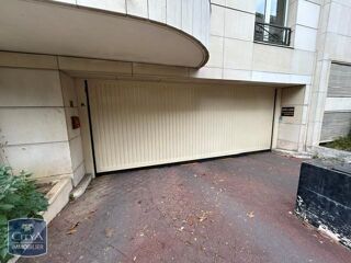  Parking / Garage à louer 