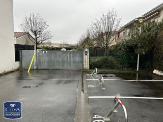  Parking / Garage à louer 8 m²