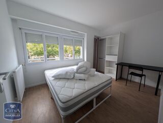  Appartement à louer 5 pièces 104 m²