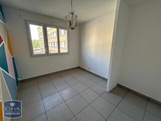  Appartement à louer 4 pièces 83 m²