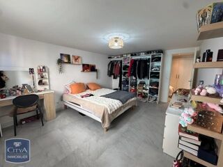  Appartement à louer 4 pièces 82 m²