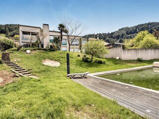  Villa  vendre 9 pices 247 m