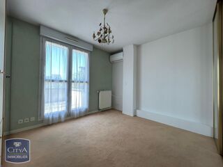  Appartement à louer 4 pièces 115 m²