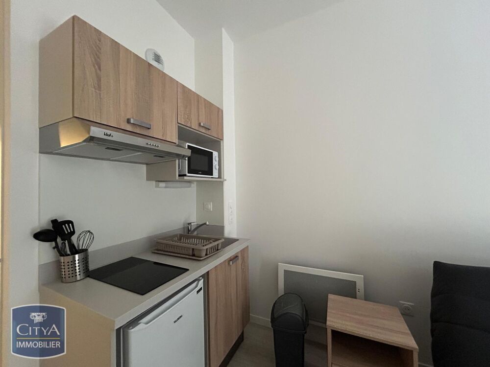 À louer, agréable studio situé au rez-de-chaussée de la ....