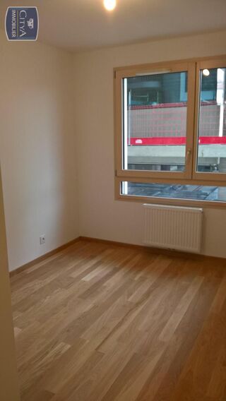 Appartement à louer 4 pièces 85 m²