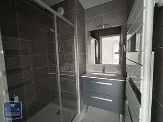  Appartement à louer 3 pièces 92 m²