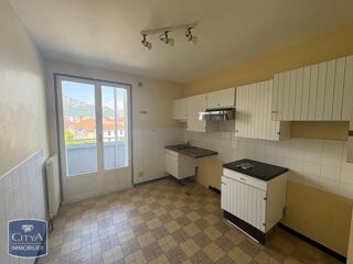  Appartement à louer 4 pièces 77 m²