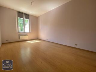  Appartement à louer 3 pièces 96 m²