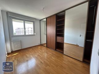  Appartement à louer 5 pièces 86 m²