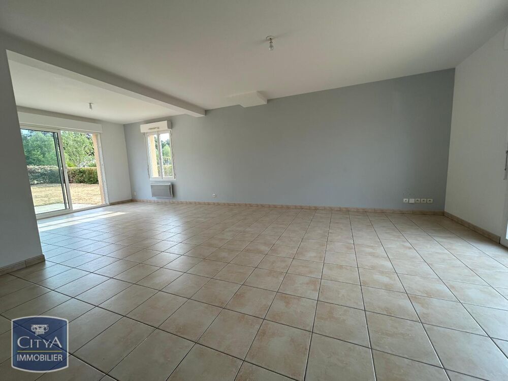 À LOUER : Maison T5 située à Condé sur Sarthe. Ce bien i....