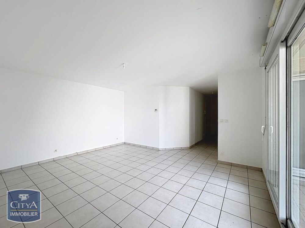 EXCLUSIVITÉ - APPARTEMENT 3 PIÈCES AVEC BALCON - VENISSI....