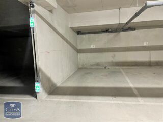  Parking / Garage à louer 