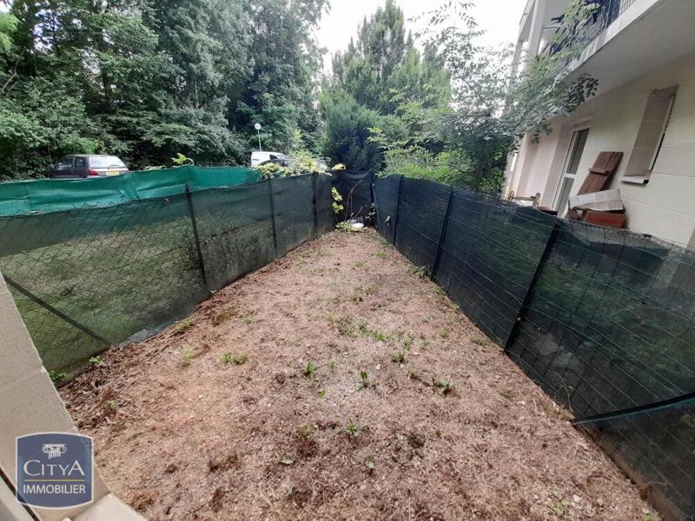 **STUDIO 25 M² AVEC UN EXTERIEUR - SAINT-CYR-SUR-LOIRE**....