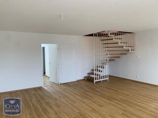  Appartement à louer 4 pièces 96 m²