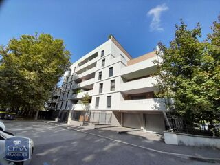  Parking / Garage � louer 