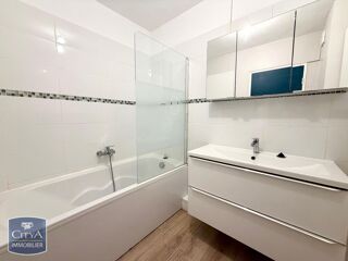  Appartement à louer 4 pièces 84 m²