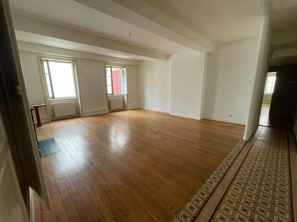 Appartement T4 de 109 m² en plein centre-ville de Mâcon ....