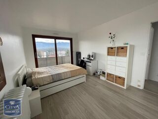  Appartement à louer 3 pièces 86 m²