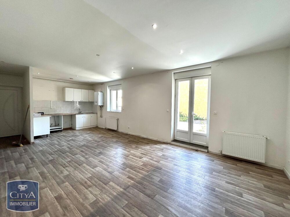 À louer, un appartement T3 au rez de chaussée avec une p....