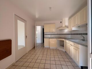  Appartement à louer 2 pièces 74 m²