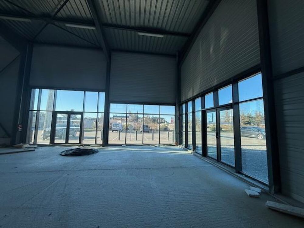  Location / Local Commercial Villeneuve-de-Berg (07170)