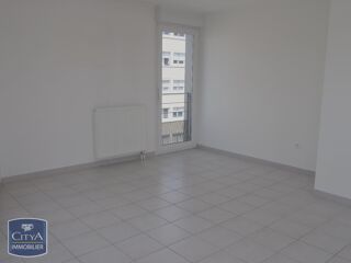  Appartement à louer 4 pièces 79 m²