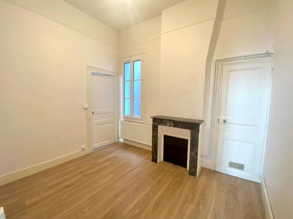 Halles - À louer : Charmant appartement T3 situé en plei....