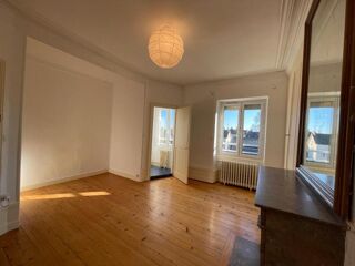  Appartement à louer 5 pièces 121 m²