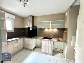  Appartement à louer 3 pièces 65 m²