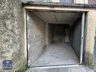  Parking / Garage à louer 