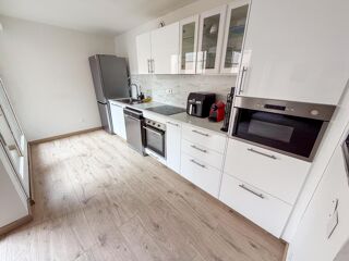 Appartement à louer 3 pièces 82 m²