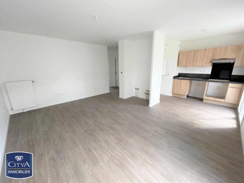 Découvrez cet appartement T3 idéalement situé à Creil, d....