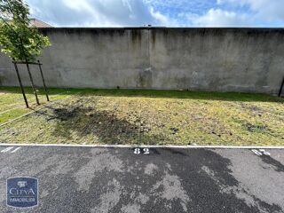  Parking / Garage à louer 