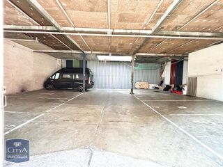  Parking / Garage à louer 