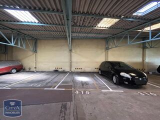  Parking / Garage à louer 10 m²