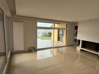  Villa � louer 8 pi�ces 