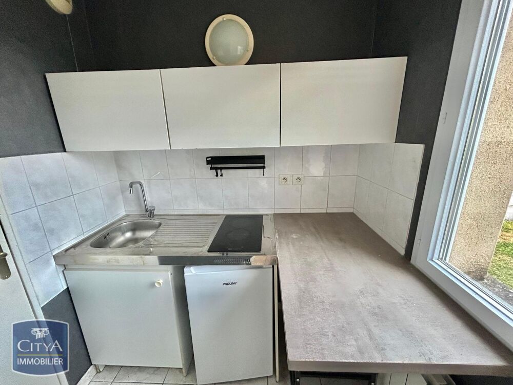 À LOUER : - Disponible début septembre - Appartement T2 ....