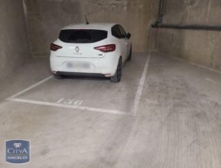  Parking / Garage à louer 