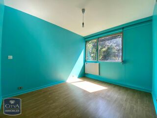  Appartement à louer 4 pièces 81 m²