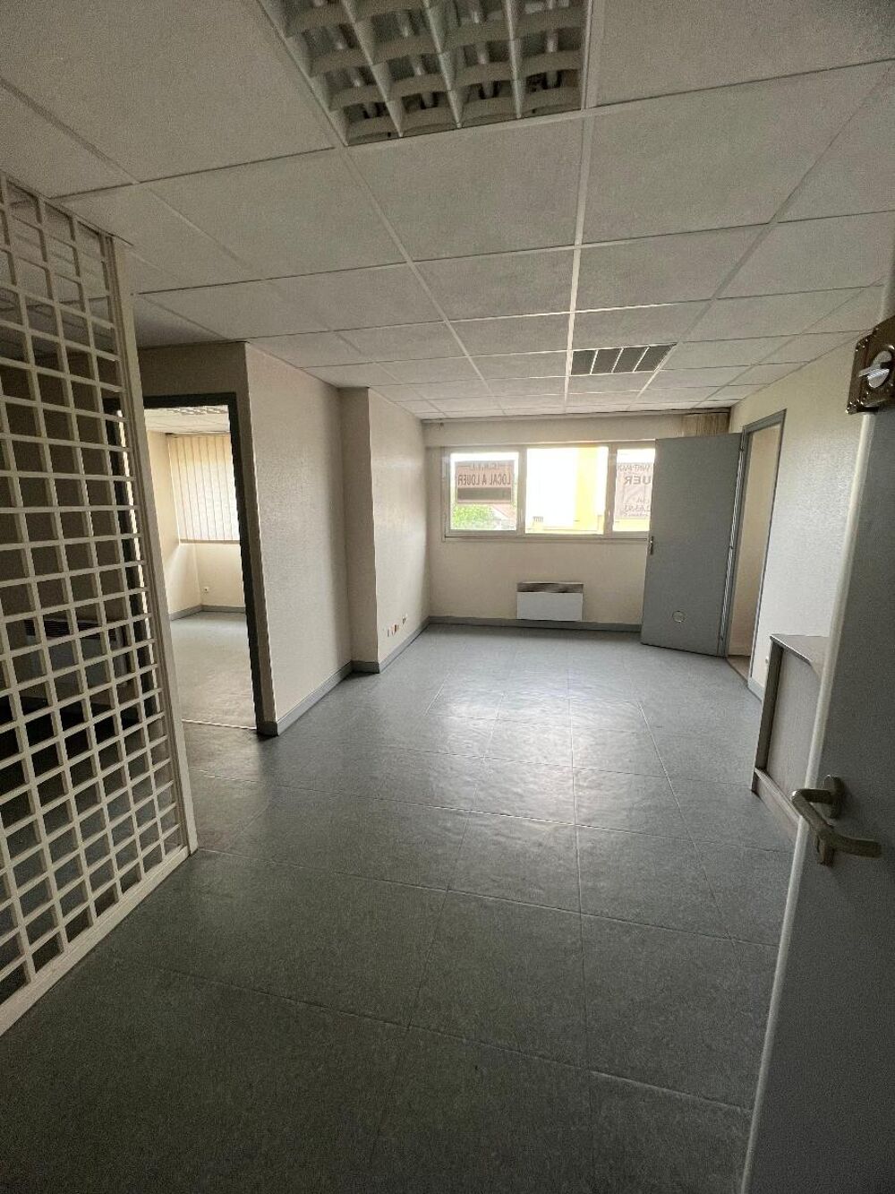   Location / Local Commercial - 59 m² 