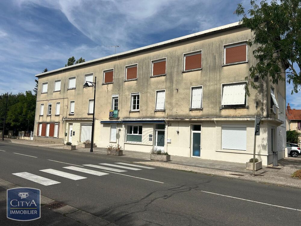 À LOUER : Studio à Pougues-les-Eaux. Situé au premier ét....
