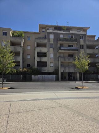  Appartement à louer 4 pièces 84 m²