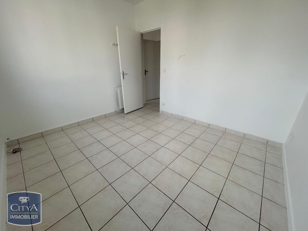 Loyer de 630,00 euros par mois charges comprises dont 40....