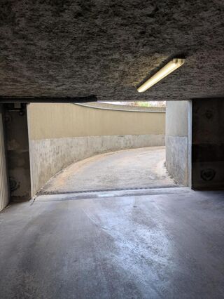  Parking / Garage à louer 17 m²
