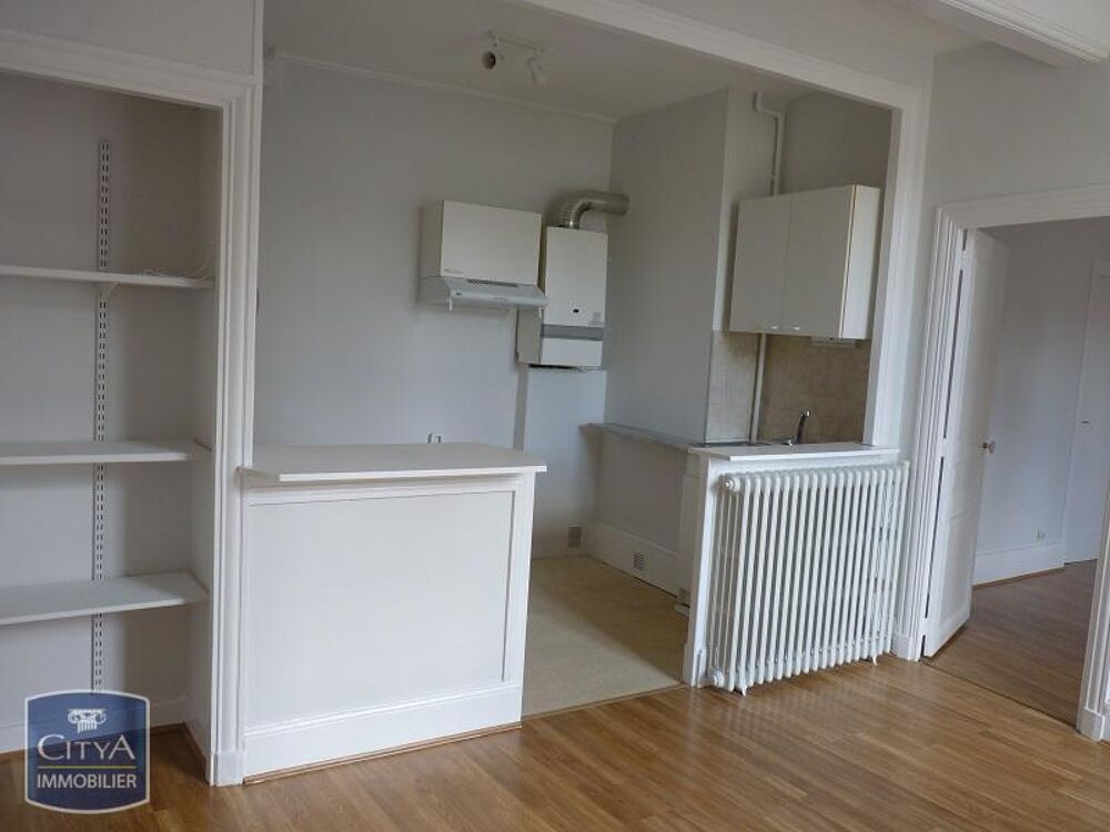 À LOUER : Appartement T2 situé à Riom. Ce bien dispose d....