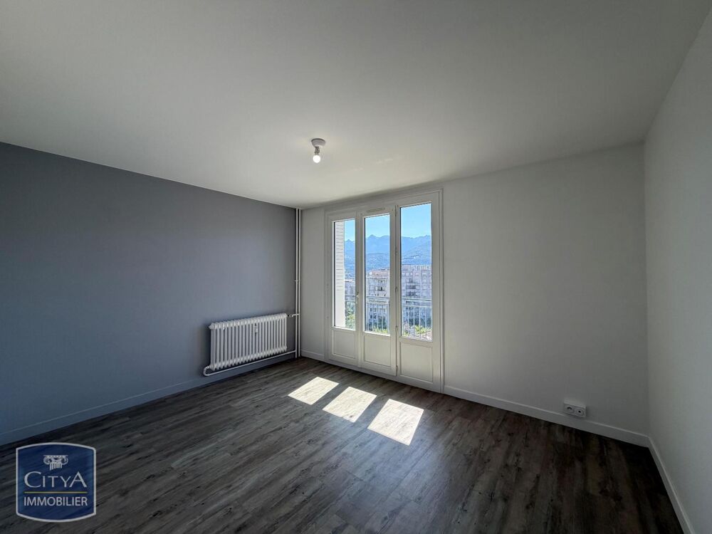 À louer, cet appartement T3 situé dans la charmante vill....