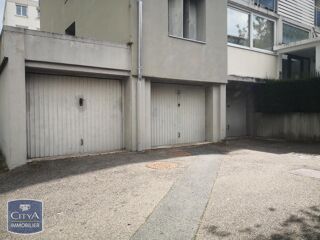  Parking / Garage à louer 